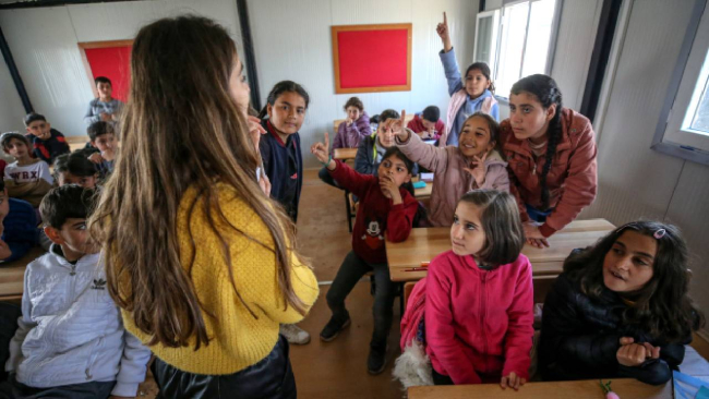 Ders zili "konteyner ilkokul"da çalıyor